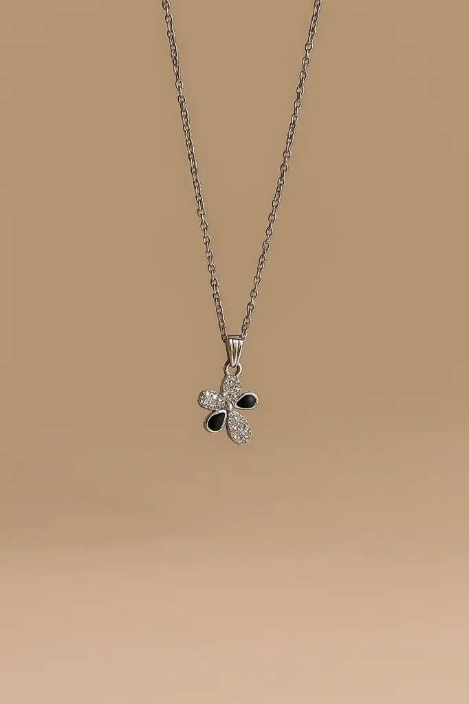 **Floral Elegance Pendant Chain** 🌸 