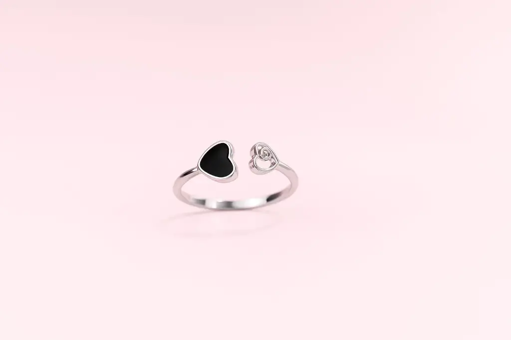saizen valentines black heart austrian crystal lovers ring