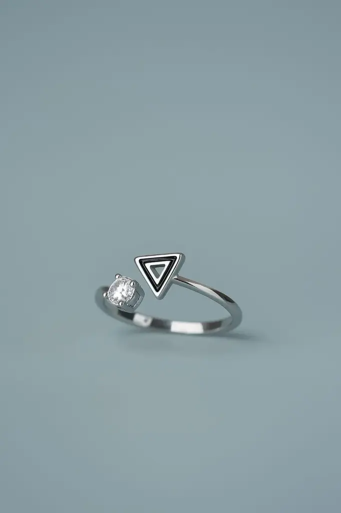 Adjustable minimal triangle with stone ring