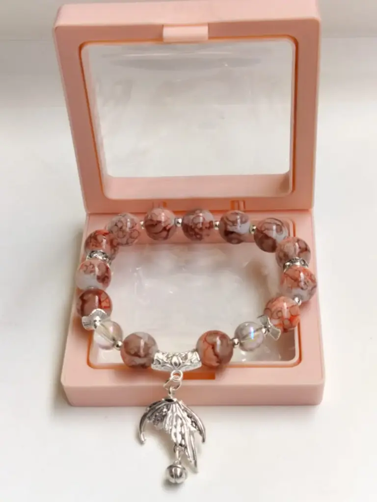 "Elegant Crackle Agate Beaded Bracelet with Silver Leaf Charm