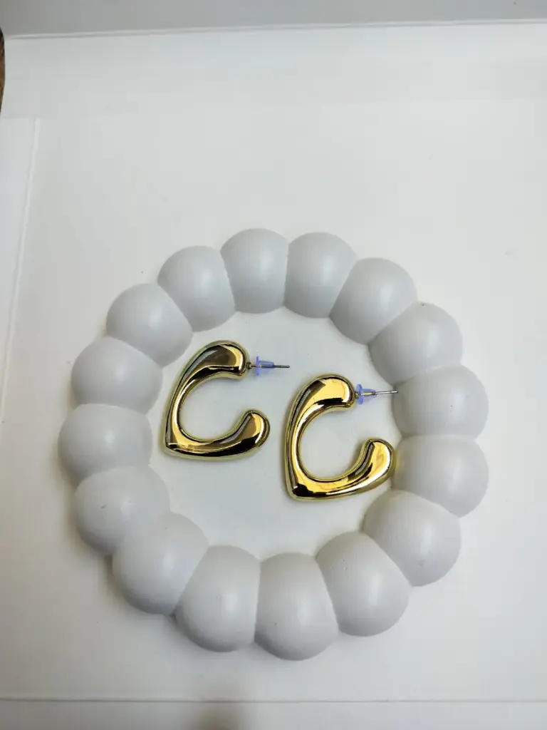 Fashionable Cshaped earrings