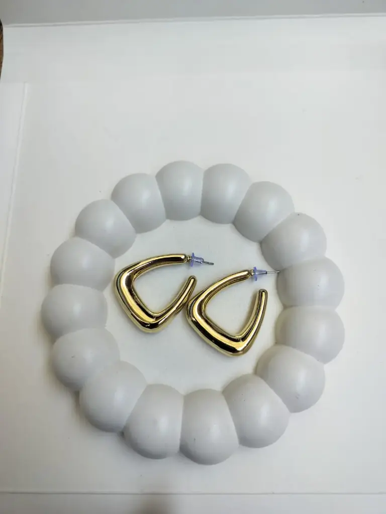Golden U shaped earrinds