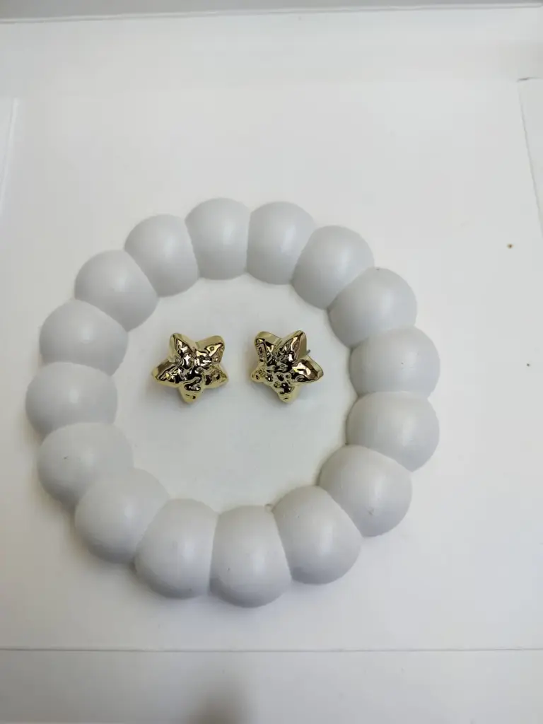 Star shape earrings