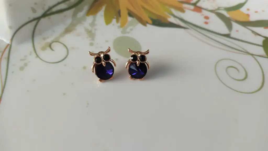 Stud earrings 