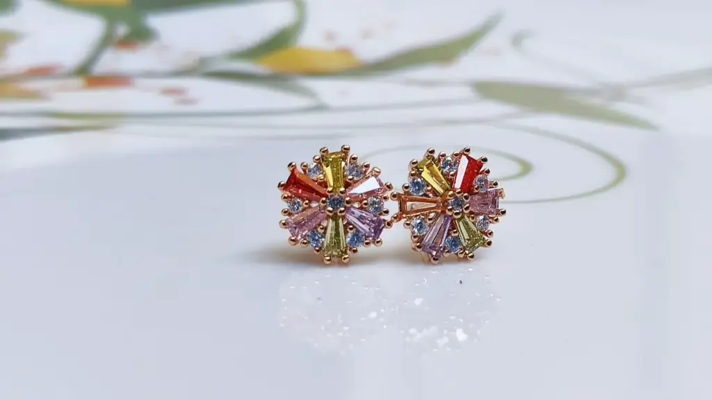 Stud earrings 