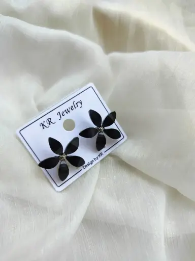  Black Petal Floral Stud Earrings