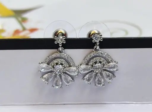 Elegant Fan-Shaped Drop Earrings