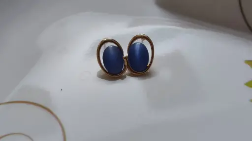 Stud earrings 