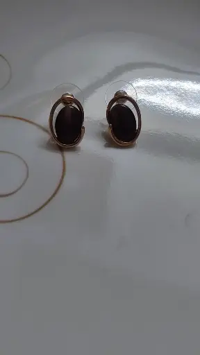 Stud earrings red 